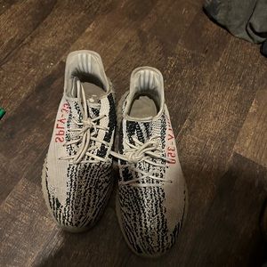 Yeezys boost 350 zebra